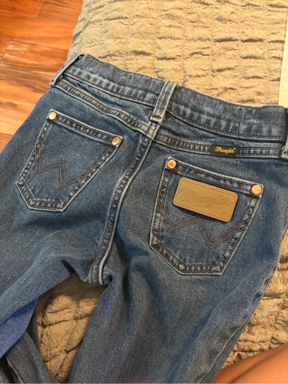 Wrangler x Lainey Wilson Girls 12 Slim Bell Bottom Flare Jeans Western (0867) - Picture 4 of 10